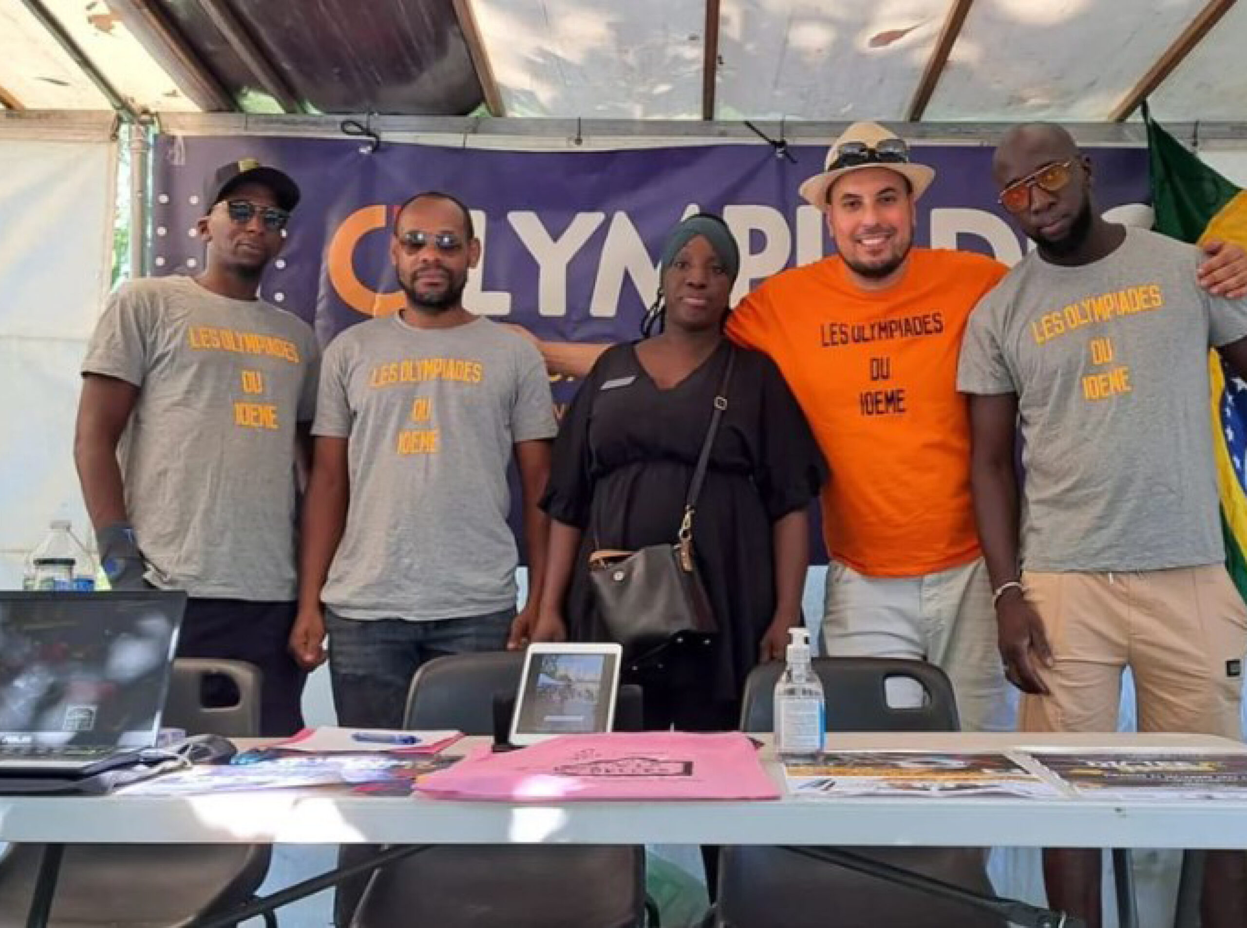 La photographie présente les membres de l'association les Anciens de la Grange aux Belles durant leur évènement "Les Olympiades du 10e" qui s'est déroulé en juillet 2023 et dont le CRL10 était partenaire